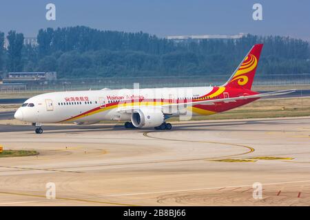 Peking, China - 30. September 2019: Boeing 787-9 Dreamliner von Hainan Airlines am Flughafen Beijing Capital (PEK) in China. Boeing ist ein Amerikaner Stockfoto