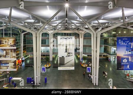 Mulhouse, Frankreich - 31. August 2019: Terminal des Flughafens EuroAirport Basel Mulhouse (EAP) in Frankreich. Stockfoto