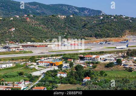 Skiathos, Griechenland - 29 Juli, 2019: Überblick über den Flughafen Skiathos (Jsi) in Griechenland. Stockfoto