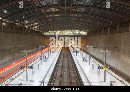 Köln, Deutschland - 2. November 2019: Bahnhof am Flughafen Köln-Bonn (CGN) in Deutschland. Stockfoto