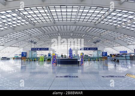 Peking, China - 1. Oktober 2019: Express-Bahnhof am Flughafen Peking Capital (PEK) in China. Stockfoto
