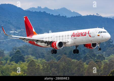 Medellin, Kolumbien - 25. Januar 2019: Flugzeug Avianca Airbus A321 auf dem Flughafen Medellin Rionegro (MDE) in Kolumbien. Airbus ist ein europäisches Flugzeugmanu Stockfoto