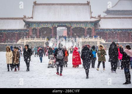 Passage neben Taihedian - Hall of Supreme Harmony am inneren Hof des Forbidden City Palace Complex im Zentrum Pekings, China Stockfoto