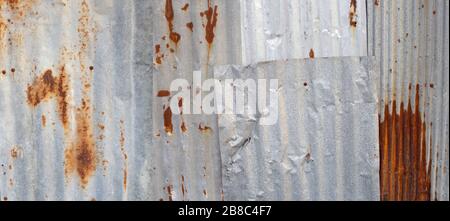 Alte rostige Zinkblätter für strukturierten Hintergrund. Stockfoto