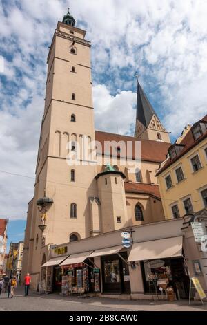 Der Pfeifturm an der katholischen Kirche St. Moritz in Ingolstadt, Bayern, Deutschland. Stockfoto