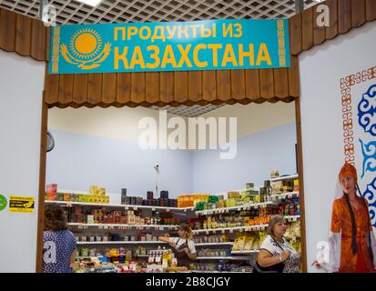 Woronesch, Russland - 14. August 2019: Lebensmittelgeschäft aus Kasachstan, Zentralmarkt Woronesch Stockfoto