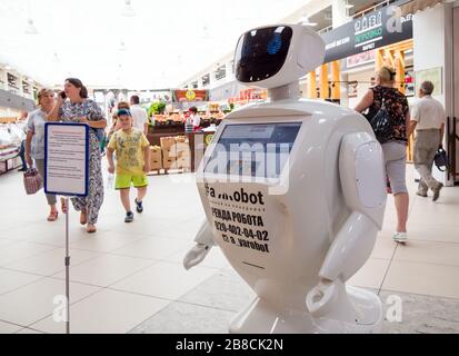 Woronesch, Russland - 14. August 2019:Consulting-Roboter "Evpatiy" im Zentralmarkt Woronesch Stockfoto