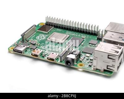 Galati, RUMÄNIEN - 20. März 2020: Nahaufnahme eines Raspberry Pi 4 Model-B. Der Raspberry Pi ist ein Single-Board-Computer im Kreditkartenformat, der im entwickelt wurde Stockfoto