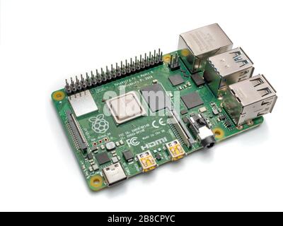 Galati, RUMÄNIEN - 20. März 2020: Nahaufnahme eines Raspberry Pi 4 Model-B. Der Raspberry Pi ist ein Single-Board-Computer im Kreditkartenformat, der im entwickelt wurde Stockfoto