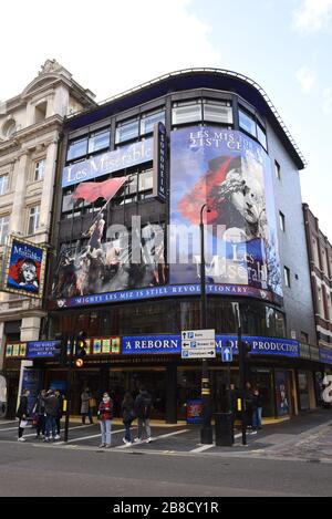 Les Misérables zeigen im Sondheim 2020. Das Sondheim Theatre (früher Queen's Theatre) ist ein Theater im West End in der Shaftesbury Avenue an der t Stockfoto