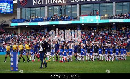 FRISCO. USA. 11. MÄRZ: Spieler beider Mannschaften betreten das Stadion während des Internationalen freundschaftlichen Fußballspiels der SheBelieves Cup Frauen 2020 zwischen USA Frauen gegen Japan Frauen im Toyota Stadium in Frisco, Texas, USA. ***keine kommerzielle Nutzung*** (Foto von Daniela Porcelli/SPP) Stockfoto