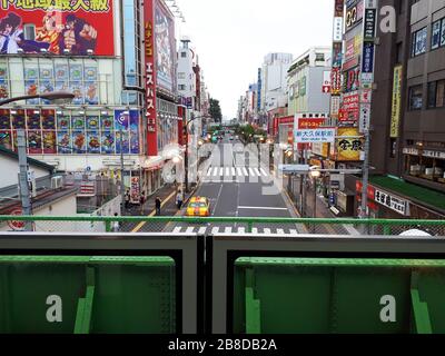 Morgen in der Station Shin Okubo Stockfoto