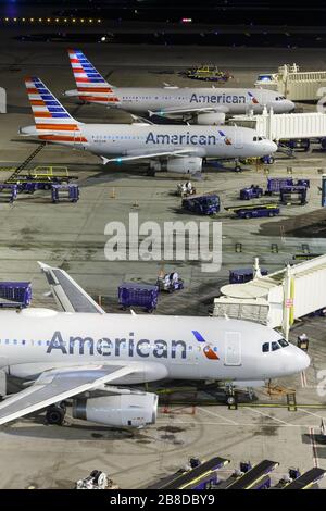 Phoenix, Arizona - 8. April 2019: Airbus A319 von American Airlines auf dem Phoenix Sky Harbor Airport (PHX) in Arizona. Stockfoto