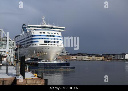 Hafen von Helsinki. Helsinki, Finnland. März 2020. Aufgrund einer Coronavirus-Pandemie wird der Verkehr von Tallink Silja M/S Silja Serenade eingestellt. Stockfoto