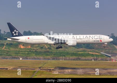 Chengdu, China - 22. September 2019: Air China Boeing 777-300er Flugzeug am Flughafen Chengdu (CTU) in China. Boeing ist eine US-amerikanische Flugzeugproduktion Stockfoto