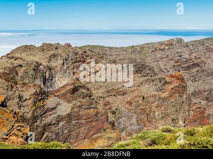 Ein Teil der Wand der Caldera de Taburiente, eine riesige vulkanische Struktur in La Palma, Kanarische Inseln, von Roque de los Muchachos Stockfoto