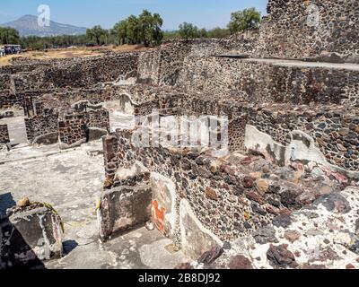 Nahaufnahme der Stufen, die zum Gipfel von Teotihuacan, der Pyramide der Sonne, führen Stockfoto