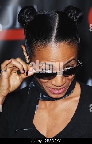 Jada Pinkett-Smith bei der Hollywood-Premiere von "The Seat Filler" im El Capitan Theatre in Hollywood, Kalifornien. Die Veranstaltung fand am Mittwoch, 22. Februar 2006 statt. Foto von: SBM / PictureLux - Aktenzeichen # 33984-10534SBMPLX Stockfoto