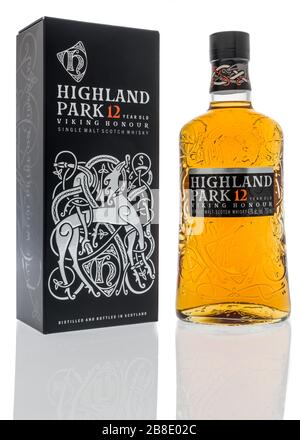 Winneconne, WI - 20. März 2020: Eine Flasche Highland Park 12 Scotch Whisky auf isoliertem Hintergrund. Stockfoto