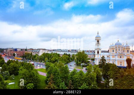 Vladimir Cathederal oder Knyaz Vladimirskij Sobor und Uspenskiy Skver Park in Sankt Petersburg, Russland Stockfoto