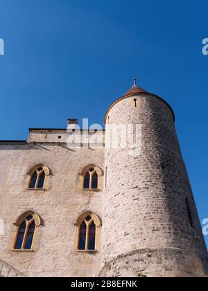 Blick auf die Burg Grandson, eine der am besten erhaltenen mittelalterlichen Festungen der Schweiz. Stockfoto