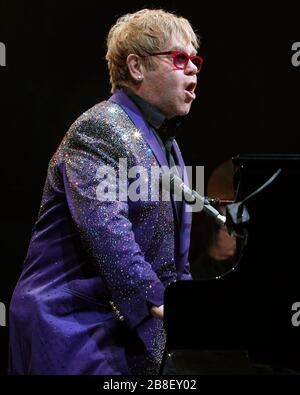 Elton John tritt im BankAtlantic Center in der Nähe von Fort Lauderdale, Florida auf. Stockfoto