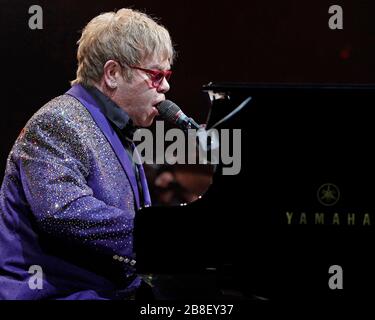 Elton John tritt im BankAtlantic Center in der Nähe von Fort Lauderdale, Florida auf. Stockfoto