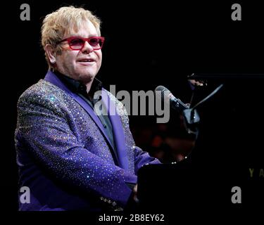 Elton John tritt im BankAtlantic Center in der Nähe von Fort Lauderdale, Florida auf. Stockfoto