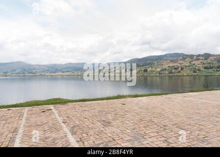 Aquitania, Boyaca/Kolumbien; 8. April 2018: Ufer von Tota, dem größten kolumbianischen See Stockfoto