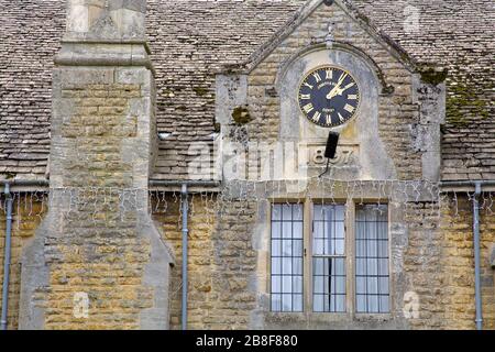 Die Victoria Hall, Burton-on-the-Water Village, Gloucestershire, Cotswold District, England, Großbritannien, Europa Stockfoto