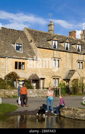 Little Eye Stream in Lower Slaughter Village, Gloucestershire, Cotswold District, England, Großbritannien, Europa Stockfoto