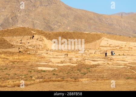 Ruinen und Ausgrabungen in der archäologischen Stätte von Old Nisa, der antiken Hauptstadt von Parthaunisa, in Turkmenistan. Umbenannt In Mithradatkirt. Arsazidisches Reich. Stockfoto