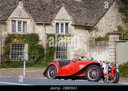 MG Car in Burford, Oxfordshire, Cotswold District, England, Großbritannien, Europa Stockfoto