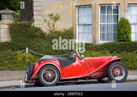 MG Car in Burford, Oxfordshire, Cotswold District, England, Großbritannien, Europa Stockfoto