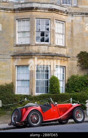 MG Car in Burford, Oxfordshire, Cotswold District, England, Großbritannien, Europa Stockfoto