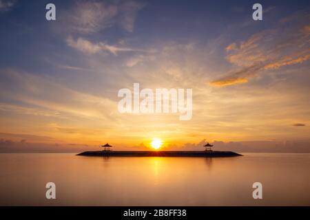 Sonnenaufgang am Strand Sanur Bali Stockfoto