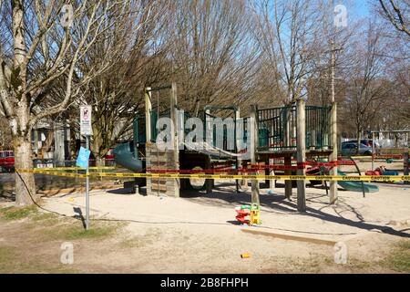 Vancouver, Kanada, 21. März 2020 - Vancouver hat beschlossen, alle seine Spielplätze für Kinder in Stadtparks wegen Bedenken bezüglich der sich entwickelnden COVD-19-Pandemie zu schließen. Stockfoto