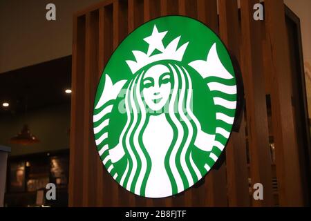 Das Logo von Starbucks Kaffee ist im Galeria Shopping and Entertainment Center zu sehen. Stockfoto