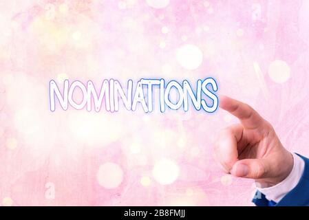 Schreiben Hinweis Nominierungen angezeigt. Business Konzept für Maßnahmen der Ernennung oder für Preis nominiert werden Stockfoto
