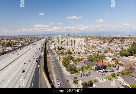 Leichter Verkehr auf der Autobahn 110 in Los Angeles, Kalifornien am 21. März 2020 nach dem Aufenthalt zu Hause, um eine Ausbreitung von Coronavirus zu verhindern Stockfoto