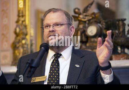 Jefferson City, Vereinigte Staaten. März 2020. Das Kuratorium der University of Central Florida hat Dr. Alexander Cartwright, den Kanzler des Campus der University of Missouri - Columbia, als seinen designierten präsidenten ausgewählt, der am Freitag, den 20. März 2020 angekündigt wurde. Cartwright wird Nachfolger des ehemaligen Präsidenten Dale Whittaker, der im vergangenen Mai zurückgetreten ist, um das Vertrauen zwischen UCF und der Florida Legislative zu erneuern, nachdem die Schule den Missbrauch von 38 Millionen Dollar für den Bau von Gebäuden missbraucht hat. Dieses Dateifoto von Cartwright wurde am 18. Februar 2020 gemacht. Foto von Bill Greenblatt/UPI Credit: UPI/Alamy Live News Stockfoto