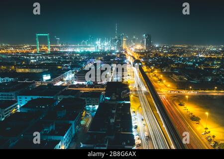 Blick von der obersten Etage auf die Skyline von Dubai - VAE Stockfoto
