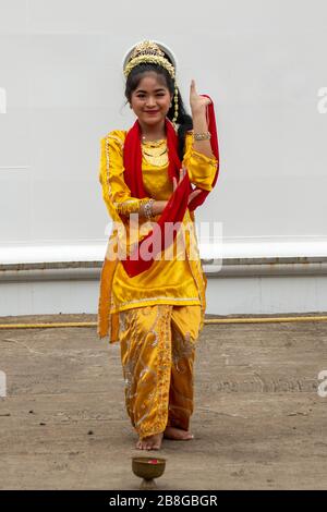 Willkommen Dance Performer in Banjarmasin, Kalimantan, Indonesien Stockfoto