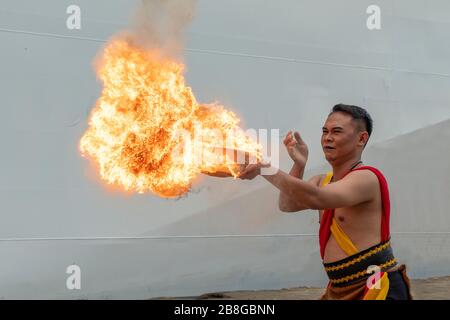 Willkommen Dance Performer in Banjarmasin, Kalimantan, Indonesien Stockfoto