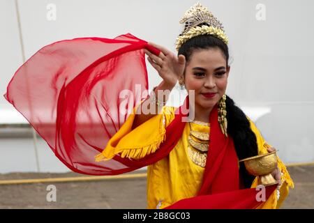 Willkommen Dance Performer in Banjarmasin, Kalimantan, Indonesien Stockfoto