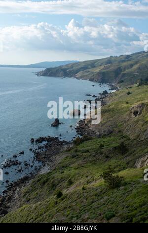Muir Beach Overlook bietet einen ausgezeichneten Blick auf die Küste von Marin County, CA. Stockfoto
