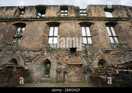 Königliche Baumschulruinen des Königlichen Palastes in der historischen Hauptstadt des Landes, eines der großen Kulturzentren, das einst das reichste und mächtigste in Scotl war Stockfoto