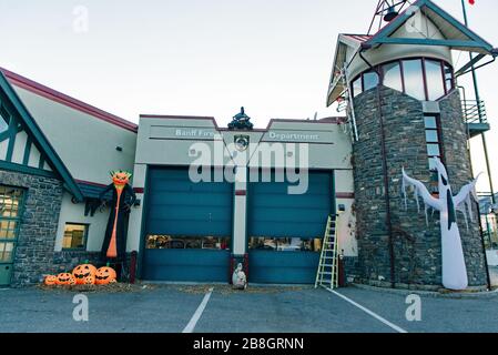 BANFF, AB, Kanada - Juni 2018: Feuerwehr Bahnhofsgebäude in Banff Stadtzentrum. Stockfoto