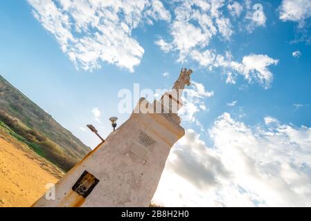 Statue der Heiligen Maria in der Ramla l-Hamra Bay in Gozo, Malta Stockfoto