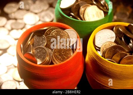 Gulak ist der traditionelle Name eines Münzbehälters oder indischen Sparschwein, in der Regel von Kindern im ländlichen Indien verwendet, Münze Stockfoto